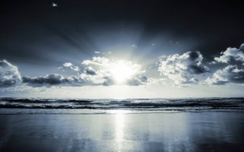 清晨湖面的太阳