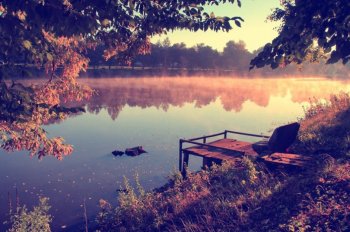 伤感意境秋天的池塘图片