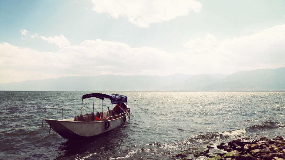 大理洱海夜景图片 云南大理双廊洱海神光图片