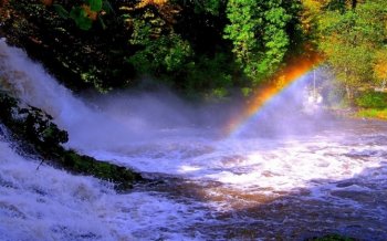 雨后彩虹桥瀑布电脑桌面壁纸