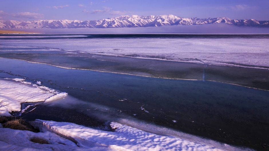 赛里木湖雪景图片 赛里木湖唯美风景桌面壁纸图片