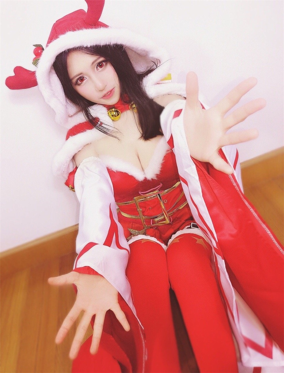 美女主播丸子yooo最新cosplay图片