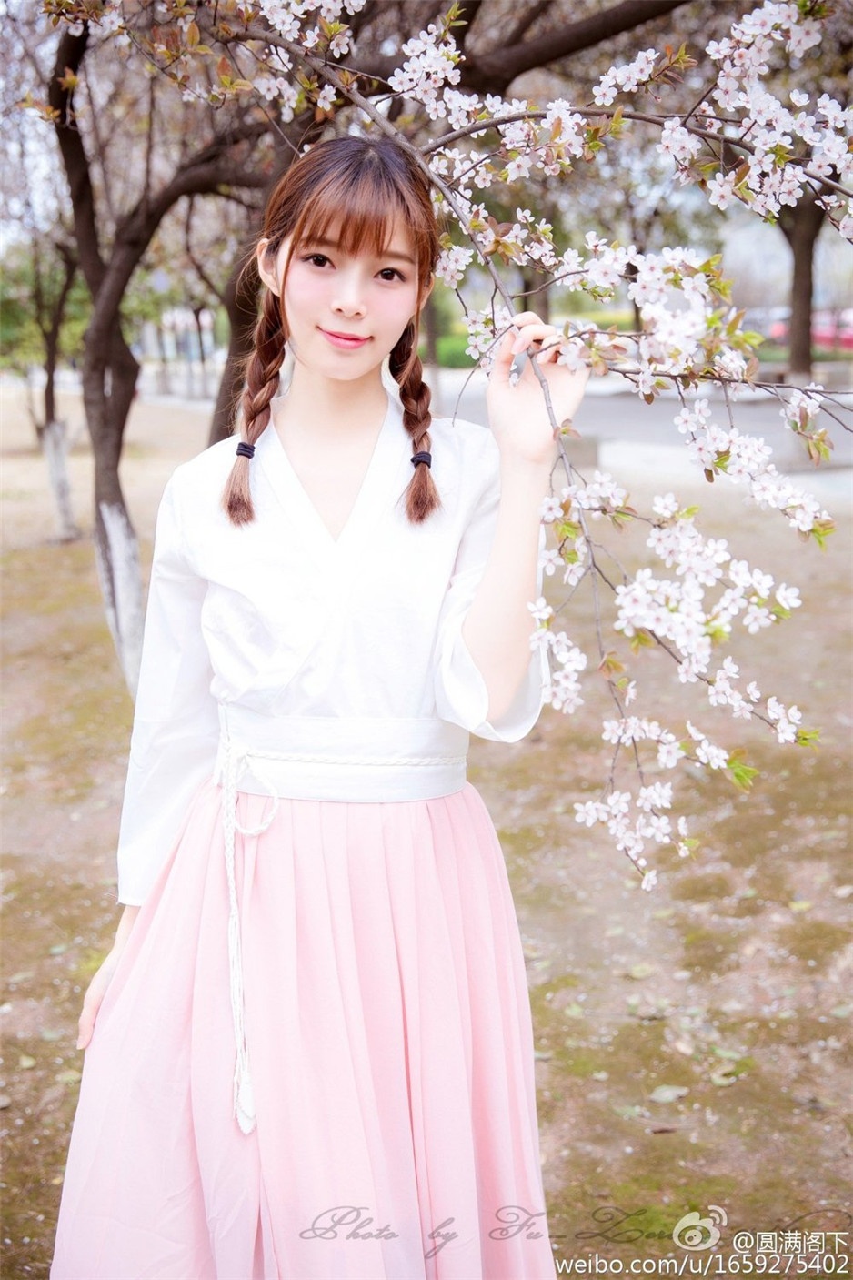 90后气质美女圆满阁下cosplay图片