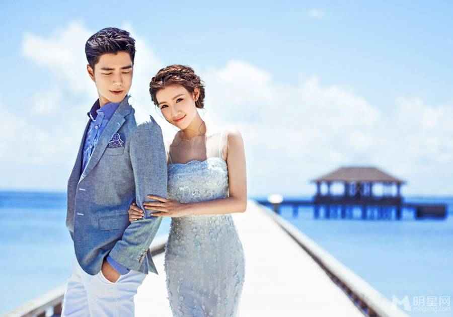 袁成杰携妻陈芊芊时尚甜蜜婚纱照