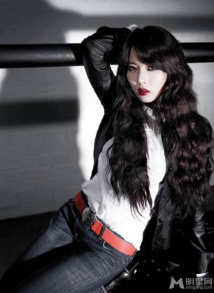 韩国女歌手金泫雅美艳诱惑写真