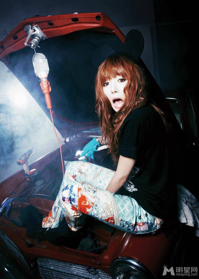 韩国女明星金泫雅活泼调皮可爱靓照