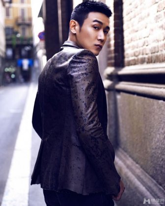 内地男明星陆毅帅气时尚装扮街拍照