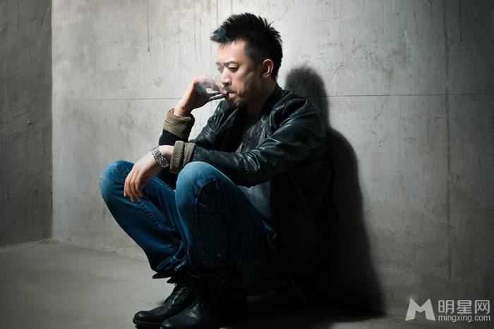 中国影视男演员王学兵散发成熟沉稳气质