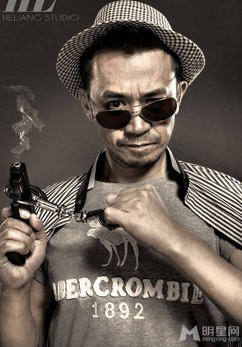 男演员王学兵彰显刚毅男人写真