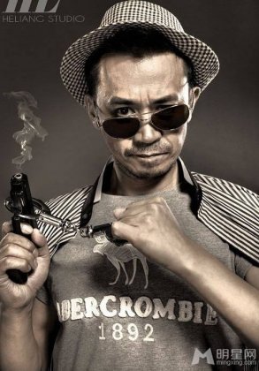 男演员王学兵彰显刚毅男人写真