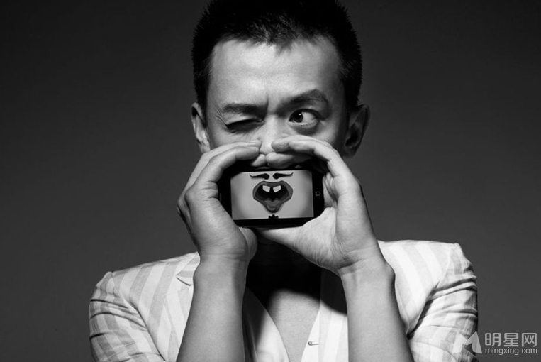 王学兵帅气造型大展时尚潮男范