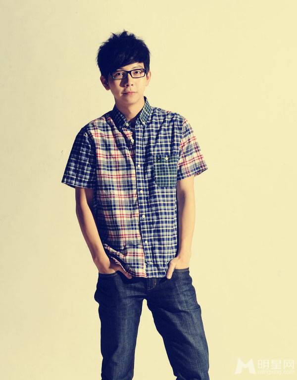 潮流明星男歌手胡夏做一个时尚的男人如此写真