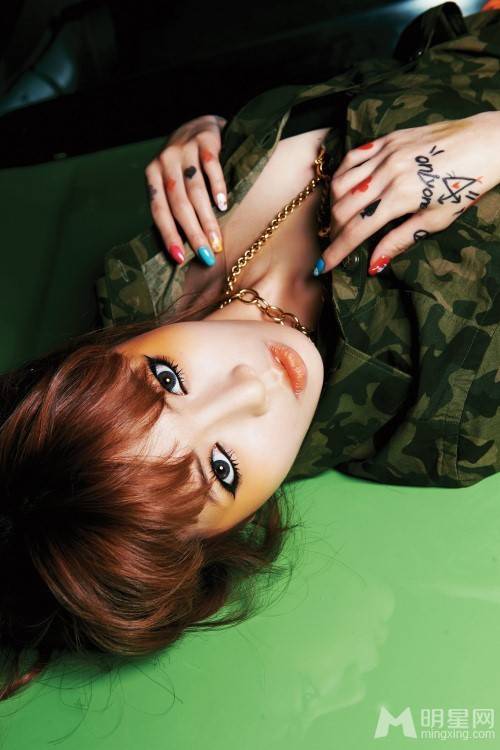 金泫雅展现可爱娇俏迷人美照