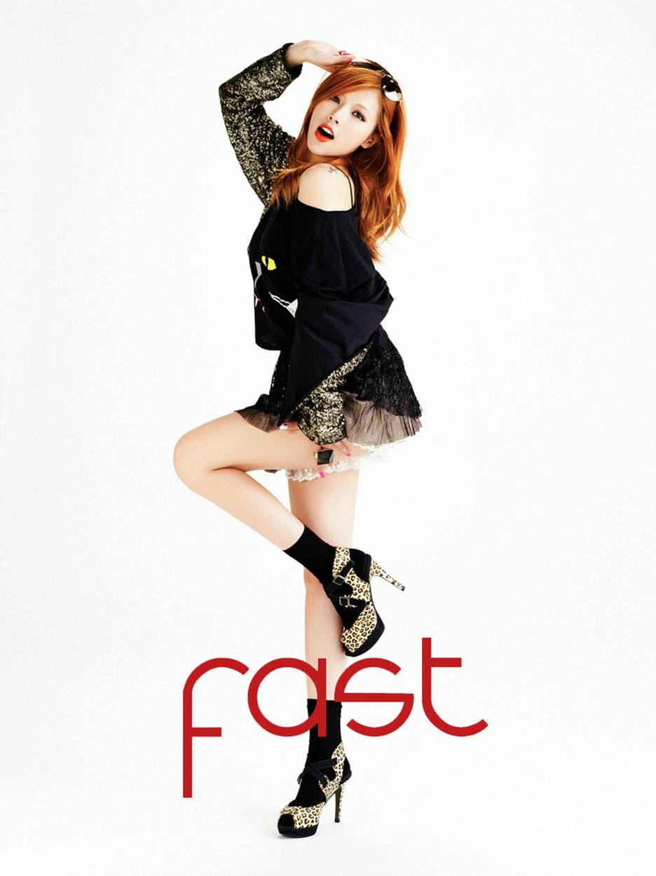 金泫雅尽显妩媚轻熟女风情