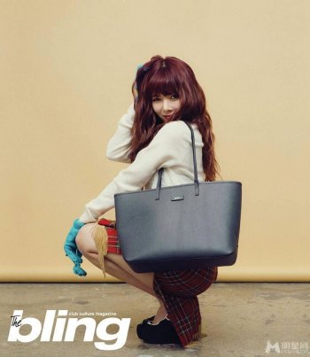 金泫雅散发邻家女孩清纯气息