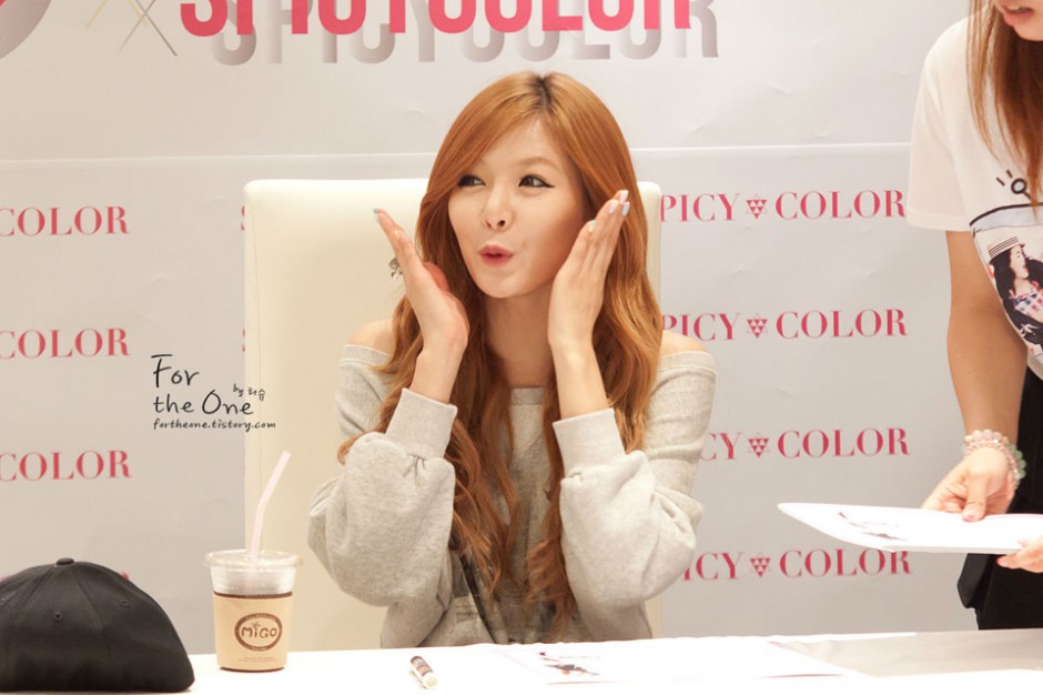 韩国女明星金泫雅亮相活动现场组图