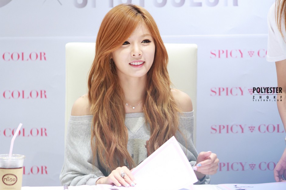 韩国女明星金泫雅亮相活动现场组图