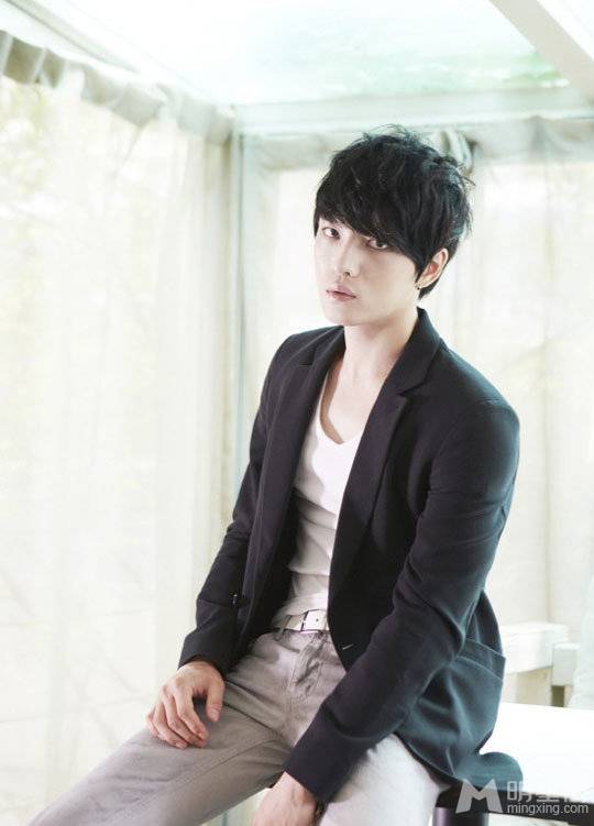 韩星金在中潮男形象魅力爆发