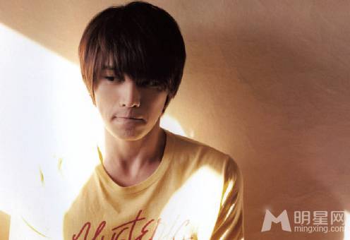 金在中帅气时尚生活照曝光