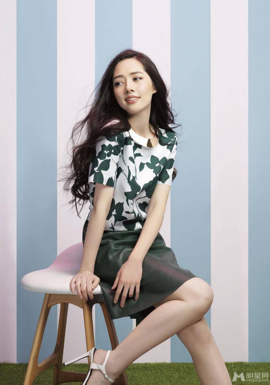 女演员郭碧婷甜美迷人写真