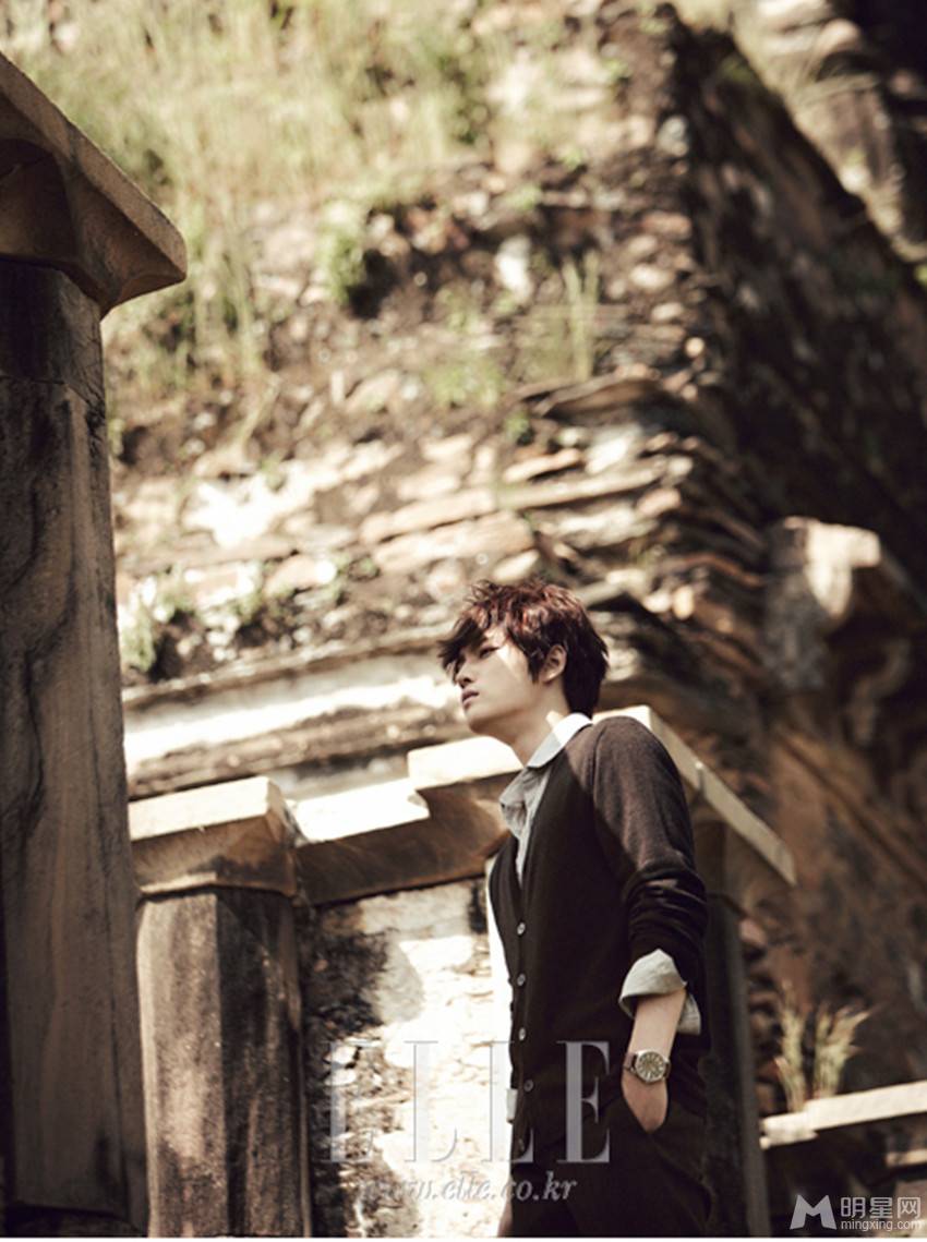 金在中诠释王子风范复古时尚画报