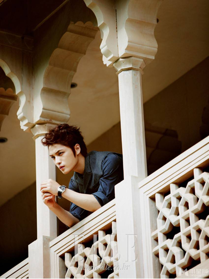 金在中诠释王子风范复古时尚画报