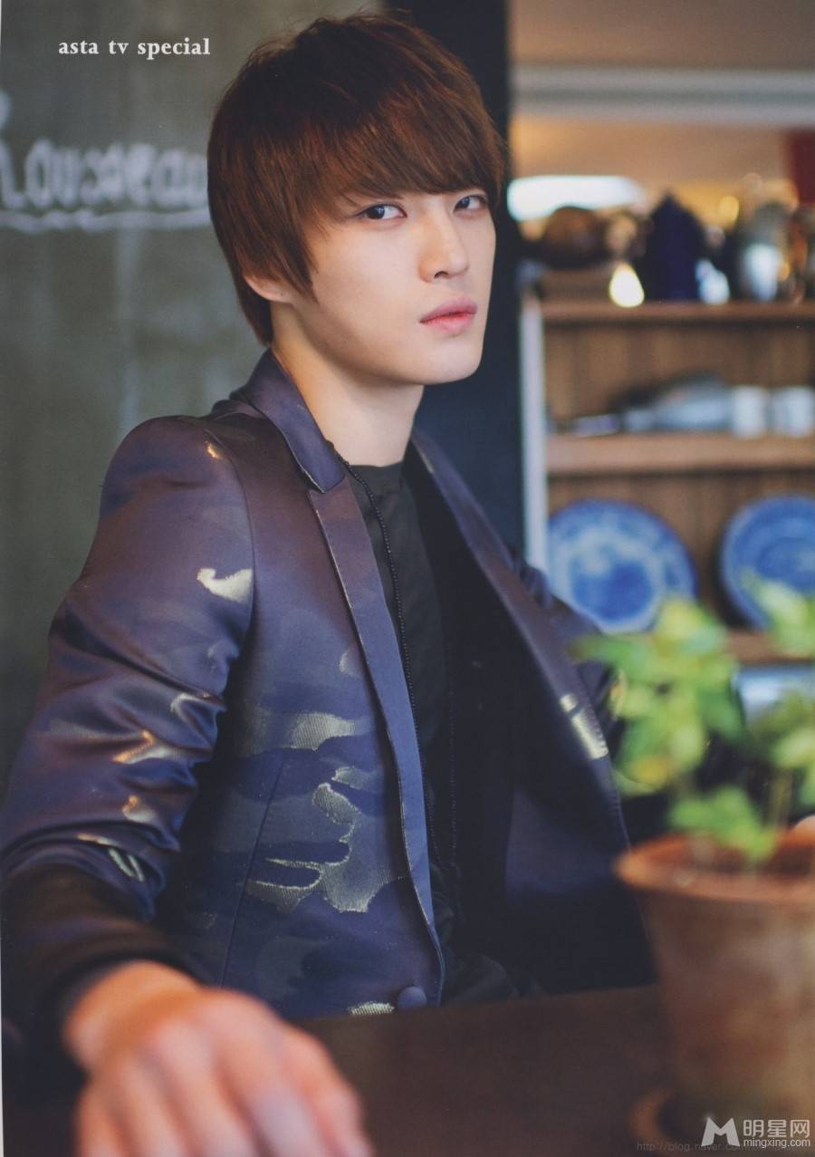 韩国男明星金在中时尚装扮英俊写真