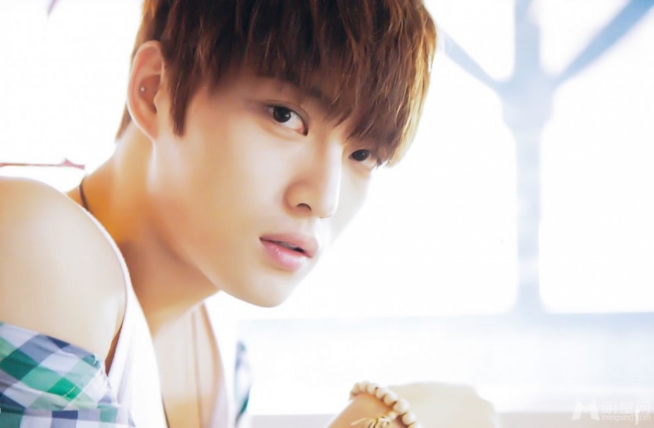 韩国男艺人金在中阳光帅气写真