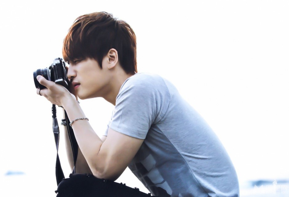 韩国男艺人金在中阳光帅气写真