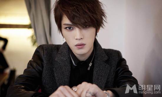 金在中诠释摇滚魅力冷酷写真