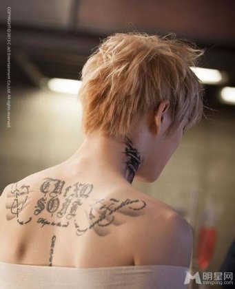 韩星金在中展花美男魅力写真照