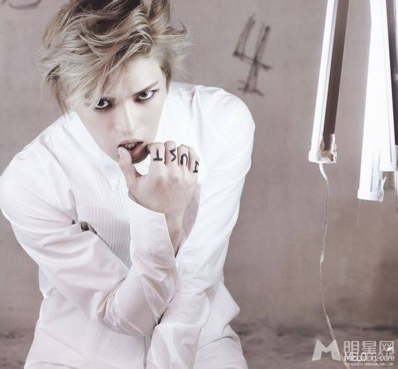 男神金在中演绎童话王子英俊写真