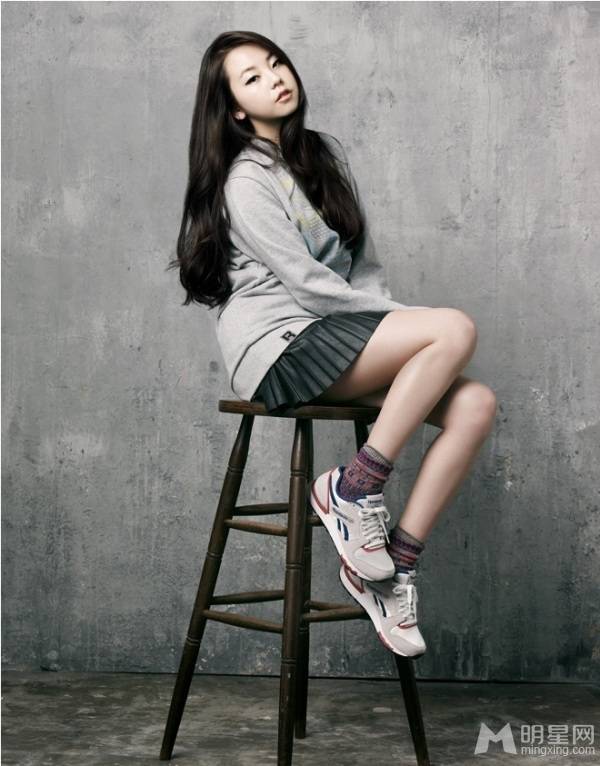 韩国女歌手安昭熙活泼动人组图