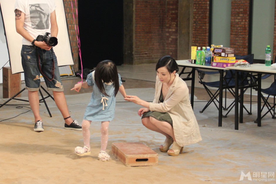 小陶虹徐峥与爱女全家福首次曝光