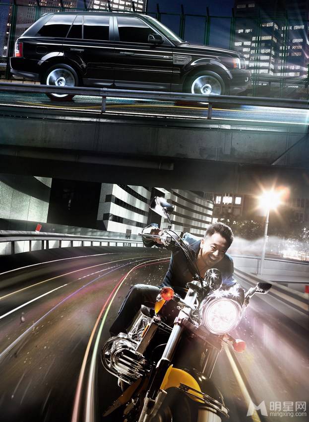 大陆男演员黄海波化身汽车发烧友帅气写真