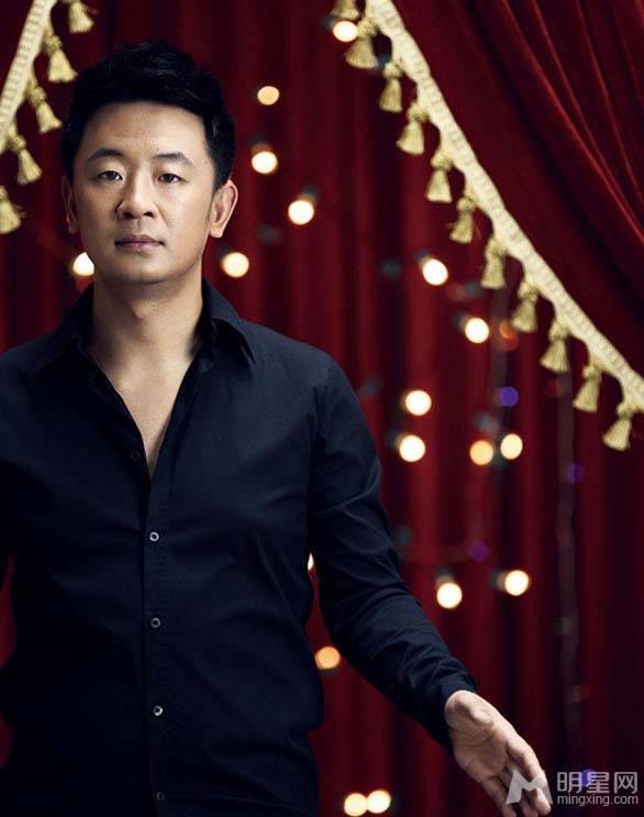 黄海波与郑洁亲密无间演绎幸福情侣组图