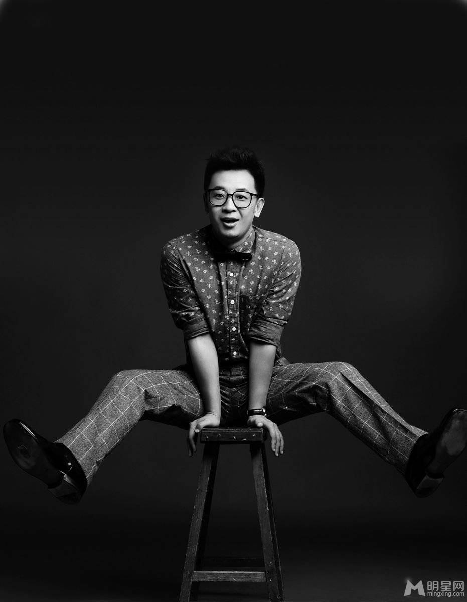 黄海波卖萌搞怪黑白写真