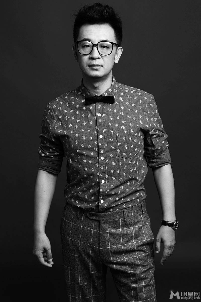 黄海波卖萌搞怪黑白写真