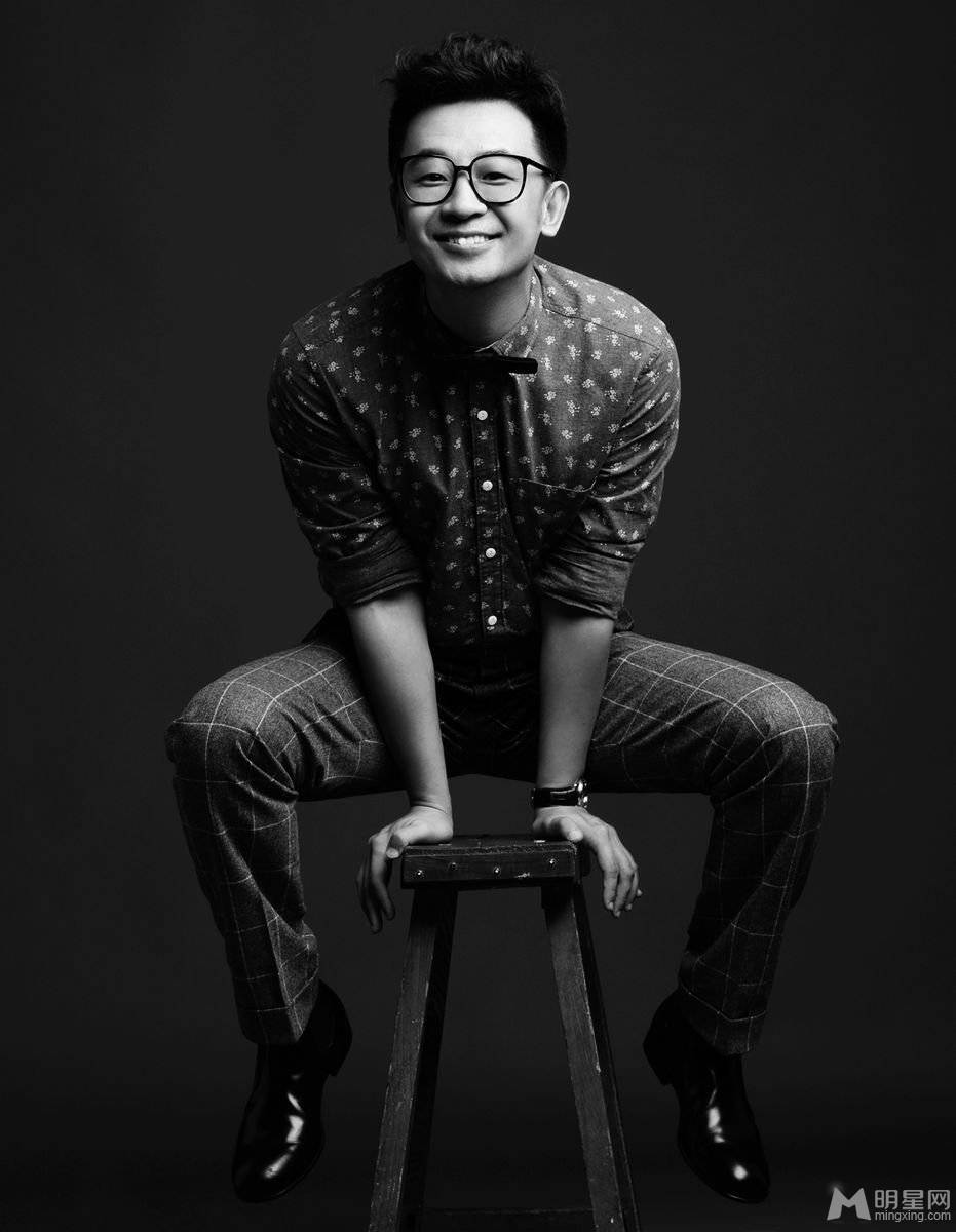 黄海波卖萌搞怪黑白写真