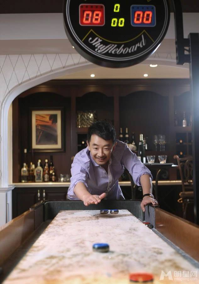 黄海波阳光笑容帅气居家写真