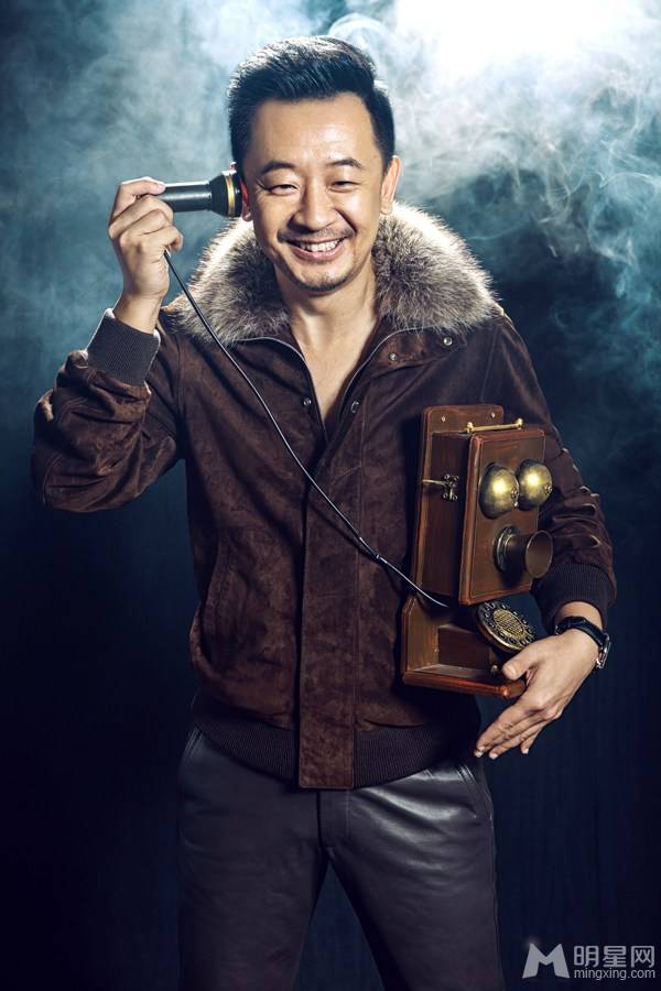 黄海波爽朗笑容尽展阳光本色魅力