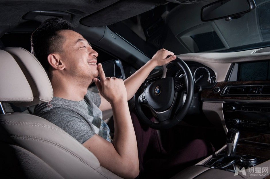 黄海波尽显稳重熟男魅力写真照