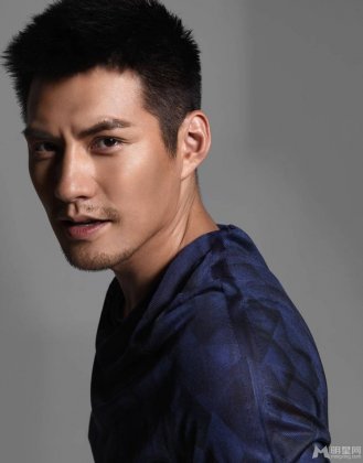 严屹宽秋日装扮展阳光帅气写真