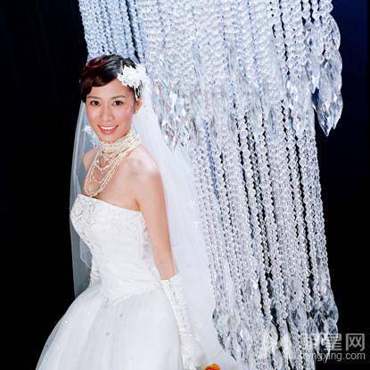 张智霖佘诗曼拍摄甜蜜个性婚纱广告写真