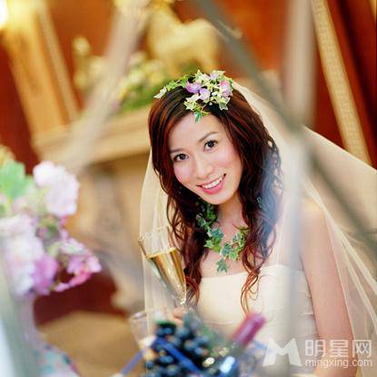 张智霖佘诗曼拍摄甜蜜个性婚纱广告写真