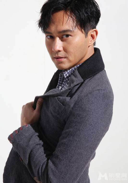 香港男明星张智霖坚毅眼神俊朗写真