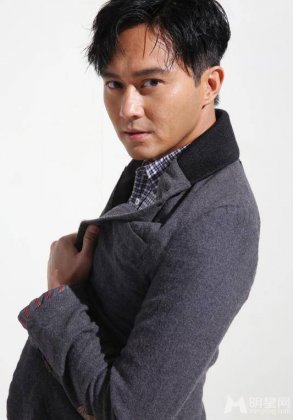 香港男明星张智霖坚毅眼神俊朗写真