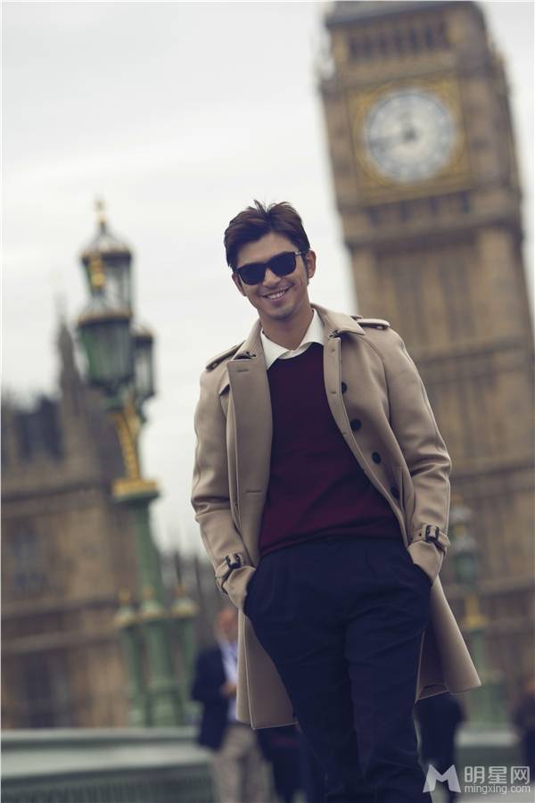 陈柏霖尽显绅士风度街拍写真