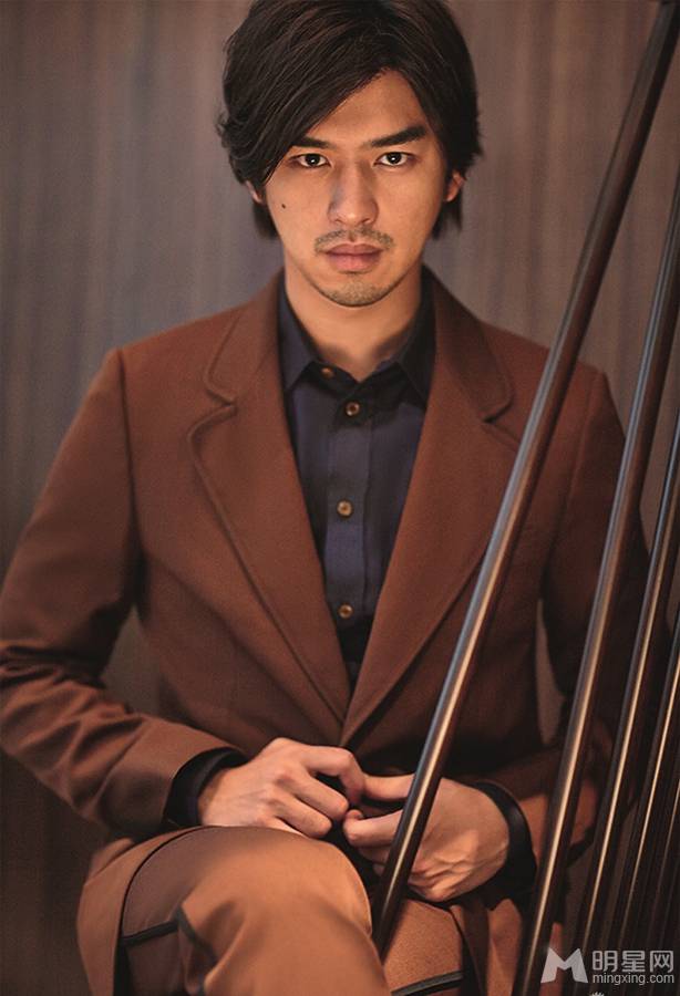男神陈柏霖冷峻气场十足写真集