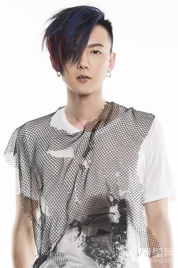 男明星黄义达新造型展现花美男形象